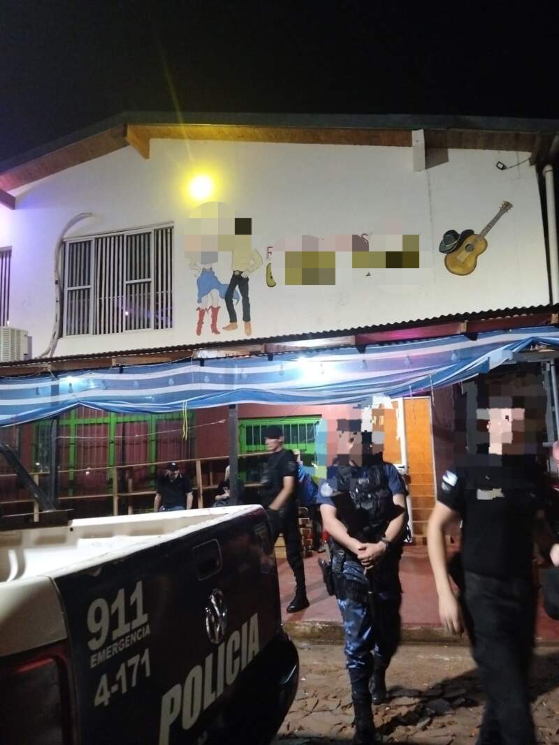 Durante un control nocturno la Policía evitó la comercialización de droga en un local bailable: intentaron descartarla en los sanitarios 3 Durante un control nocturno la Policía evitó la comercialización de droga en un local bailable: intentaron descartarla en los sanitarios imagen-2