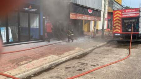 Principio de incendio en un minimarket de Posadas imagen-11