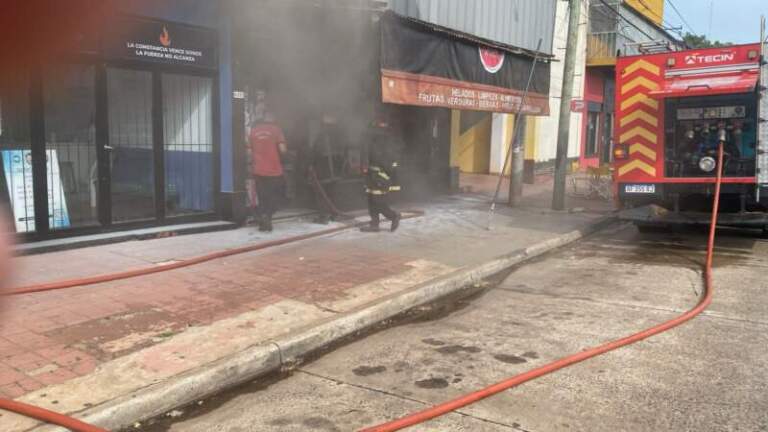 Principio de incendio en un minimarket de Posadas imagen-28