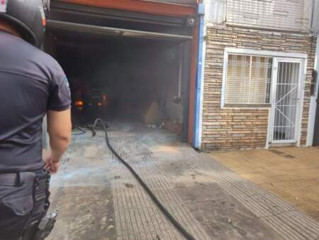 Posadas: se incendió un vehículo en la zona céntrica al intentar ponerlo en marcha imagen-11