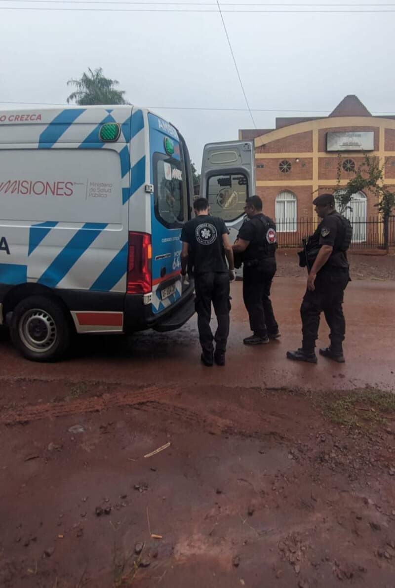 Eldorado: perdió el control del auto y terminó en la banquina junto a su acompañante Eldorado: perdió el control del auto y terminó en la banquina junto a su acompañante imagen-7