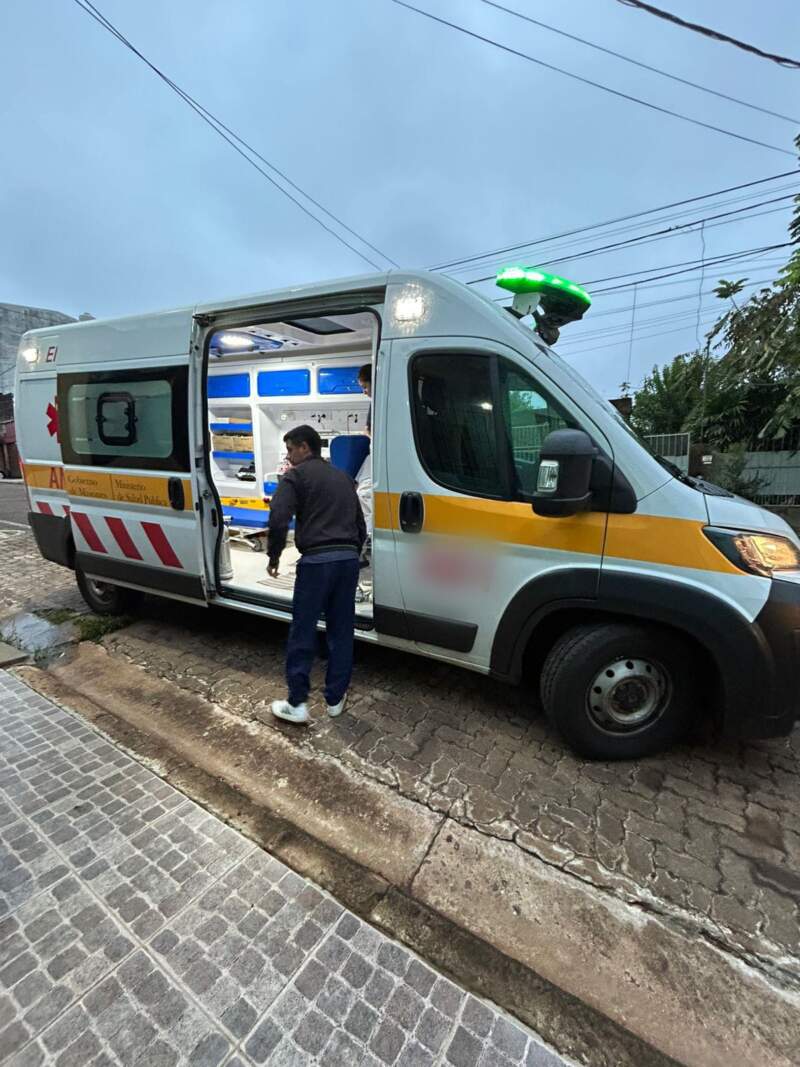 Buscan a un motociclista que atropelló a un niño frente a una escuela y huyó imagen-1