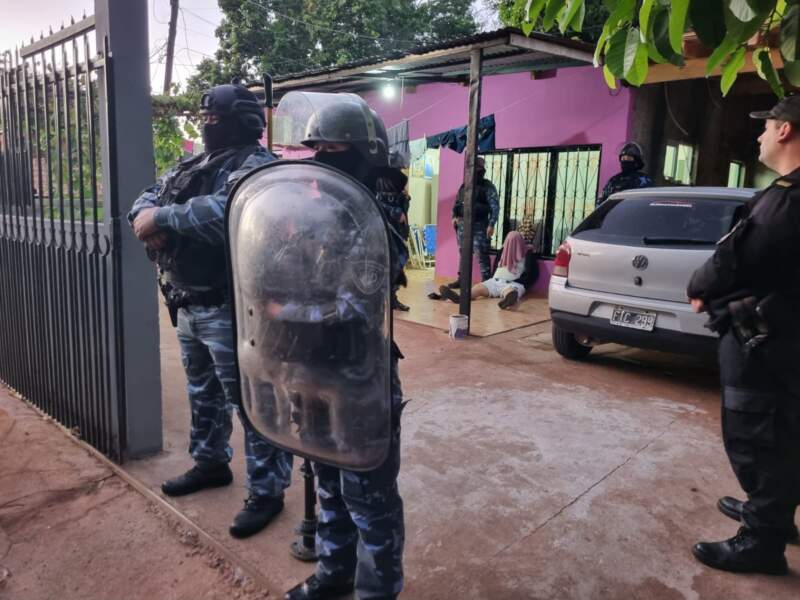 Amenazaron con quemarle la casa si no pagaba la deuda de su hijo: allanamiento y un detenido en Posadas imagen-15