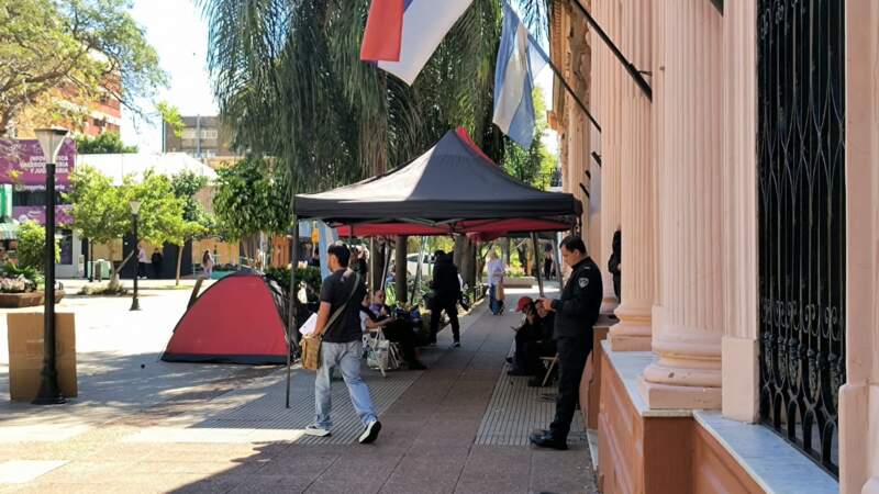 No pueden volver a la fuerza y ahora arriesgan otra imputación por mostrarse como policías imagen-12