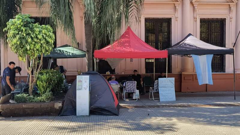 No pueden volver a la fuerza y ahora arriesgan otra imputación por mostrarse como policías imagen-10