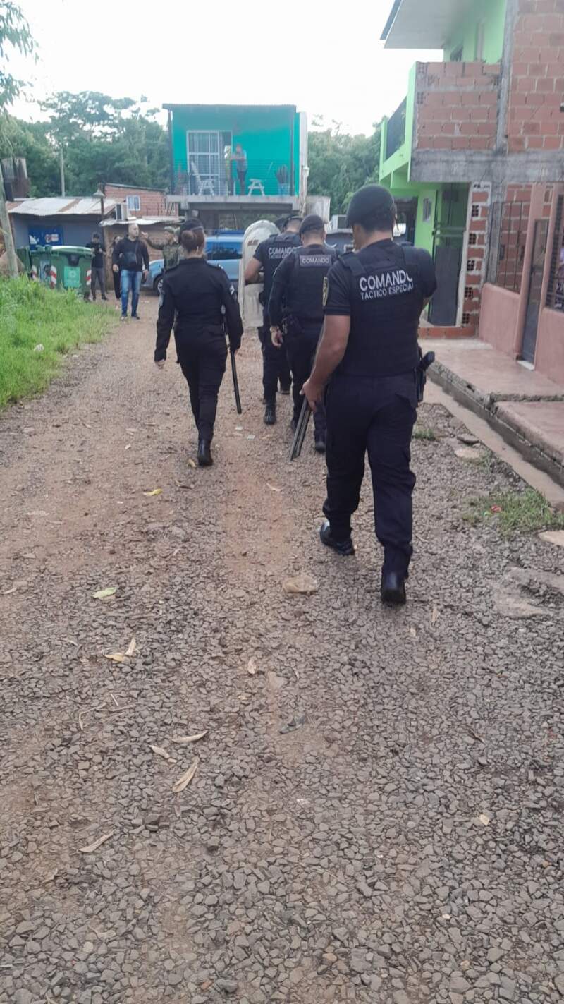 Megaoperación policial con más de 2.500 efectivos en barrios de toda la provincia imagen-7