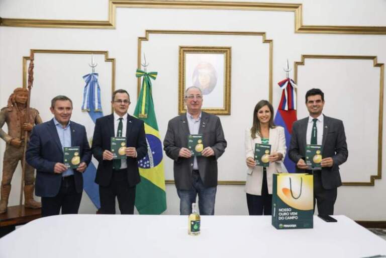 "No hay forma de que se pueda avanzar como sociedad o como región si no se trabaja en conjunto", dijo Passalacqua en el lanzamiento de la FENOSOJA 2026 imagen-17