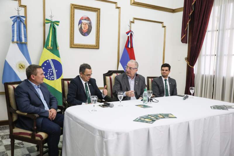 "No hay forma de que se pueda avanzar como sociedad o como región si no se trabaja en conjunto", dijo Passalacqua en el lanzamiento de la FENOSOJA 2026 7 "No hay forma de que se pueda avanzar como sociedad o como región si no se trabaja en conjunto", dijo Passalacqua en el lanzamiento de la FENOSOJA 2026 imagen-6