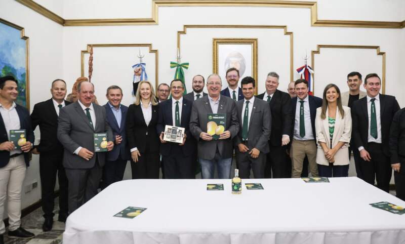 "No hay forma de que se pueda avanzar como sociedad o como región si no se trabaja en conjunto", dijo Passalacqua en el lanzamiento de la FENOSOJA 2026 9 "No hay forma de que se pueda avanzar como sociedad o como región si no se trabaja en conjunto", dijo Passalacqua en el lanzamiento de la FENOSOJA 2026 imagen-8