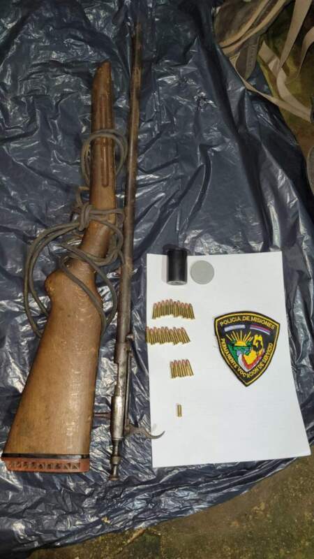 Manipulaba un arma y se disparó accidentalmente, terminó hospitalizado en San Ignacio imagen-7