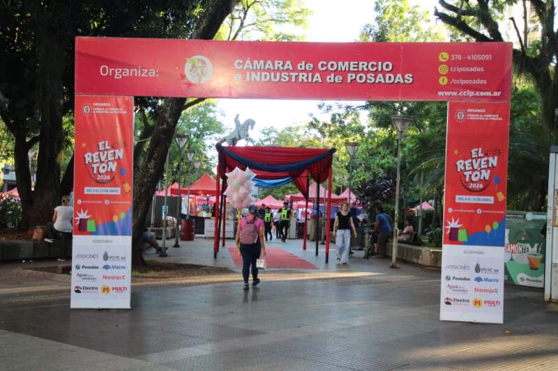 La plaza San Martín vibró al ritmo de El Reventón en su segunda jornada 2 La plaza San Martín vibró al ritmo de El Reventón en su segunda jornada imagen-1