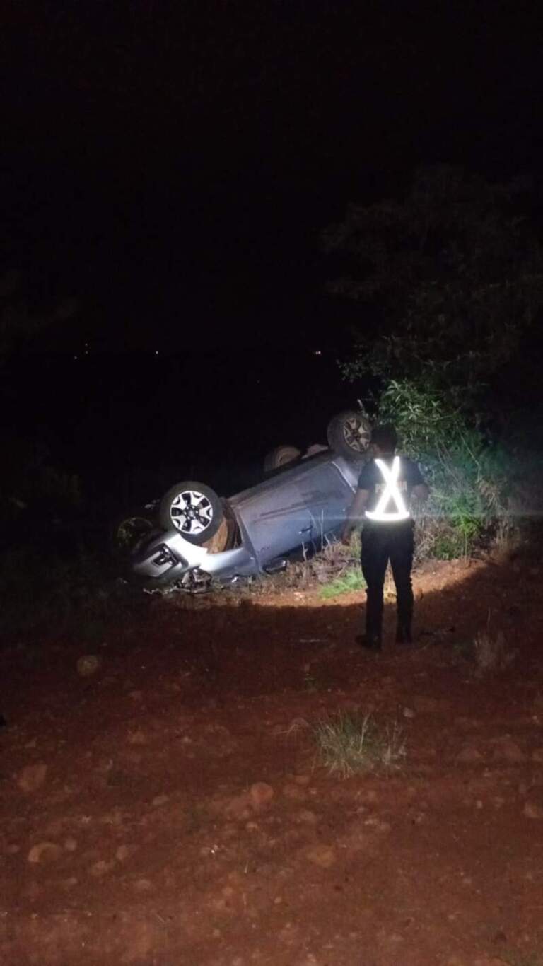 Dos de Mayo: despiste y vuelco de una camioneta en la Ruta Provincial 211 imagen-4