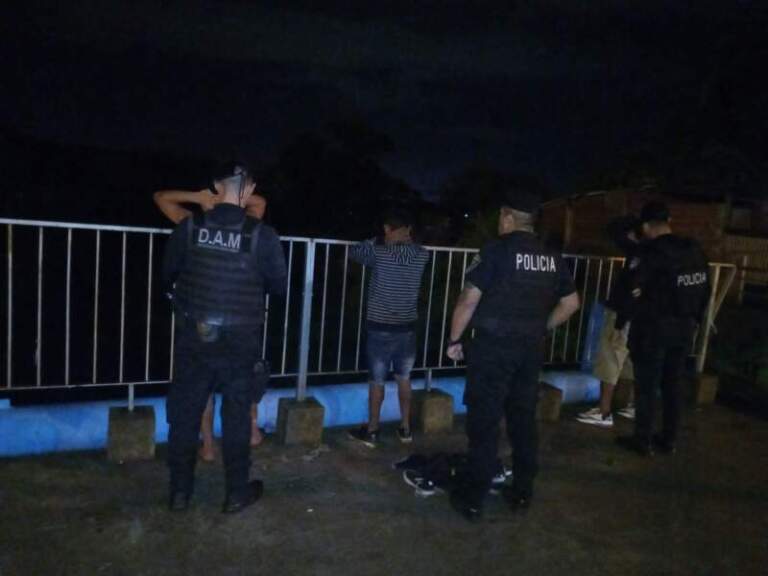 Intentaban ingresar a viviendas y fueron detenidos en la zona oeste de Posadas imagen-2