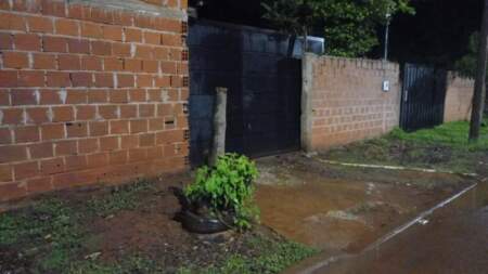 Posadas: la Policía investiga un ataque armado contra una vivienda en el barrio Aeroclub imagen-11