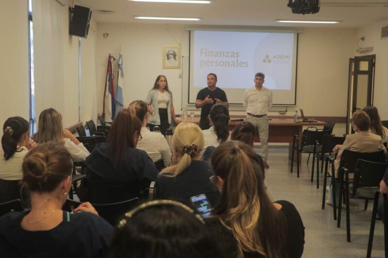 Tu sueldo puede rendir más: el taller que cambia la forma de manejar el dinero en el Parque de la Salud imagen-12