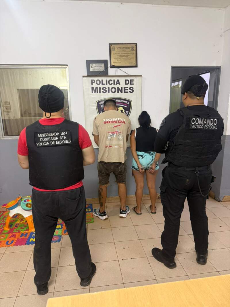 Pareja de dealers intentó huir y fue detenida con droga y dinero en Posadas Pareja de dealers intentó huir y fue detenida con droga y dinero en Posadas imagen-10