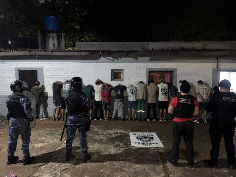 Golpe preventivo en barrios de Posadas terminó con 12 detenidos con frondosos antecedentes Golpe preventivo en barrios de Posadas terminó con 12 detenidos con frondosos antecedentes imagen-9