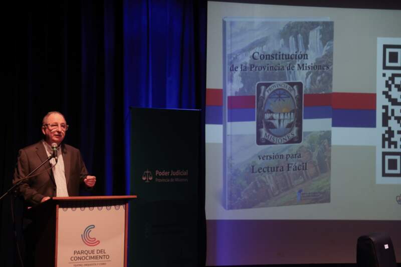 “Léanla, construyan sociedad y sean libres conociendo sus derechos”, señaló Passalacqua a estudiantes en la presentación de la Constitución de lectura fácil imagen-6