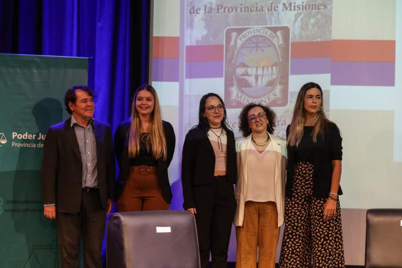 “Léanla, construyan sociedad y sean libres conociendo sus derechos”, señaló Passalacqua a estudiantes en la presentación de la Constitución de lectura fácil imagen-18