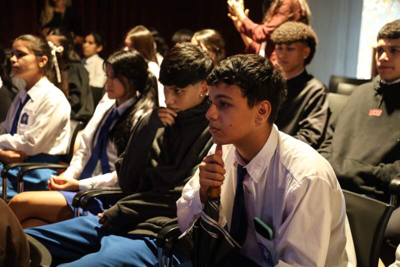 “Léanla, construyan sociedad y sean libres conociendo sus derechos”, señaló Passalacqua a estudiantes en la presentación de la Constitución de lectura fácil imagen-4