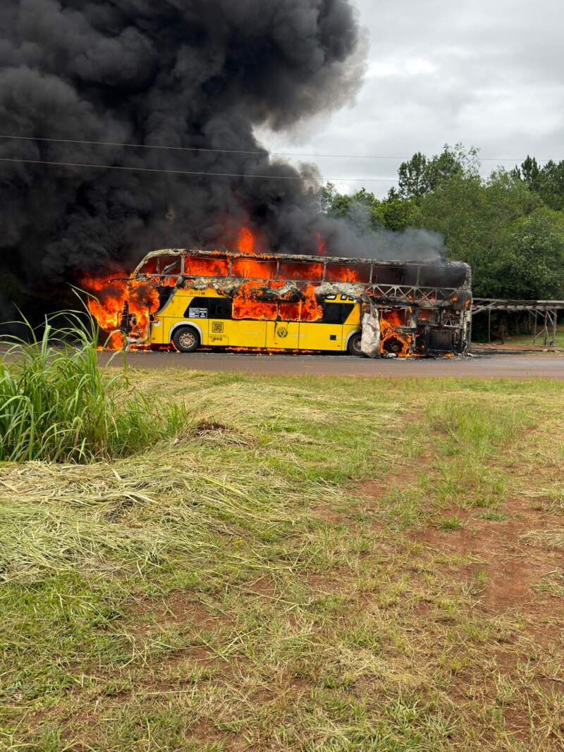 Incendio de un colectivo de larga distancia en Mártires: no se registraron personas lesionadas imagen-4