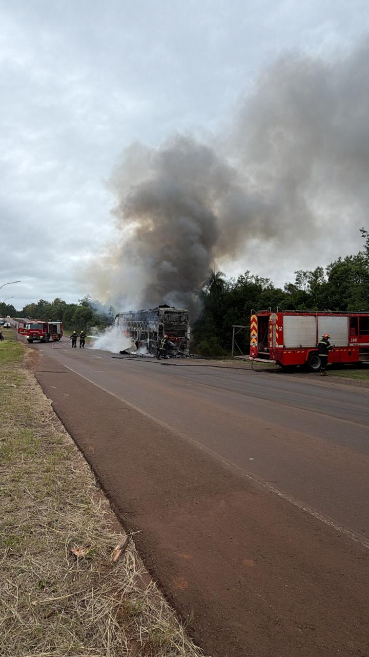 Incendio de un colectivo de larga distancia en Mártires: no se registraron personas lesionadas imagen-2