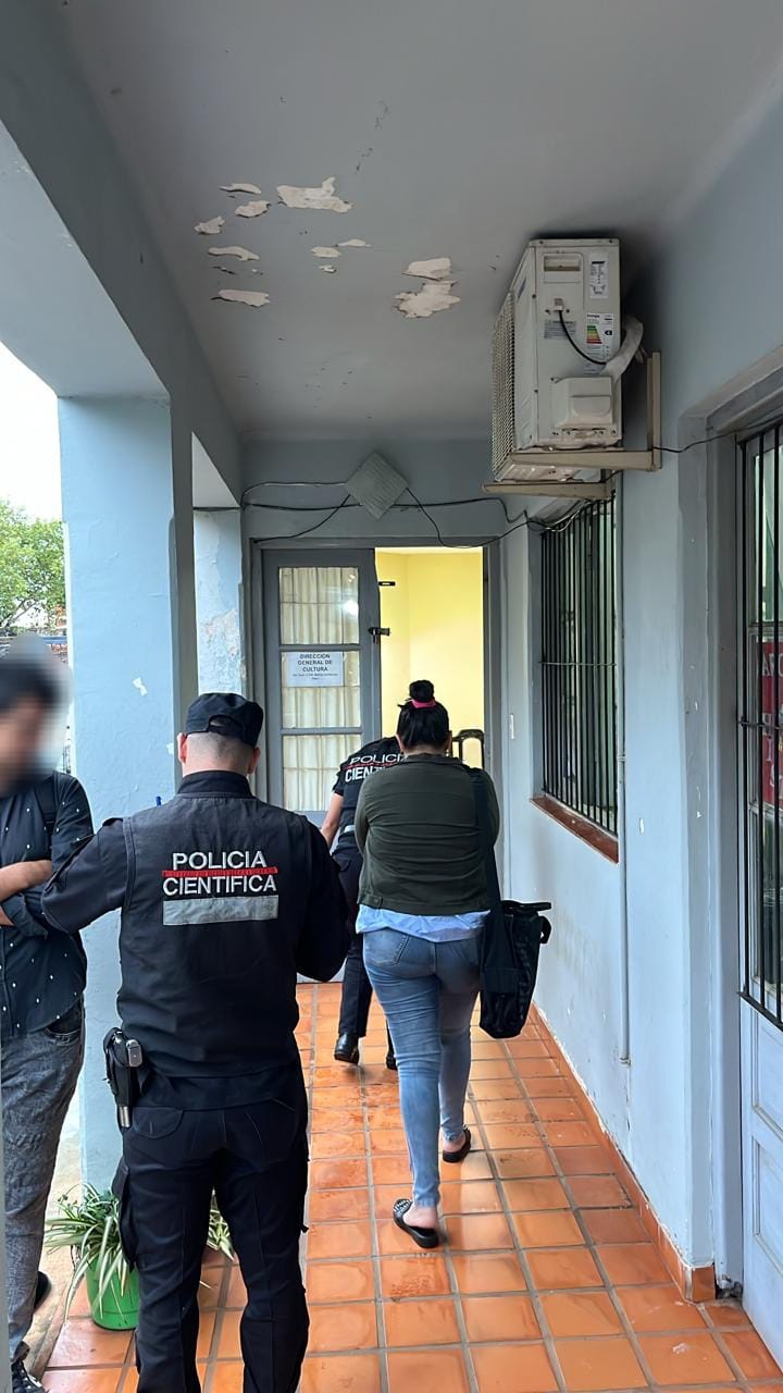 Buscan a dos delincuentes que irrumpieron en oficinas del Paseo Bosetti. en Posadas imagen-2