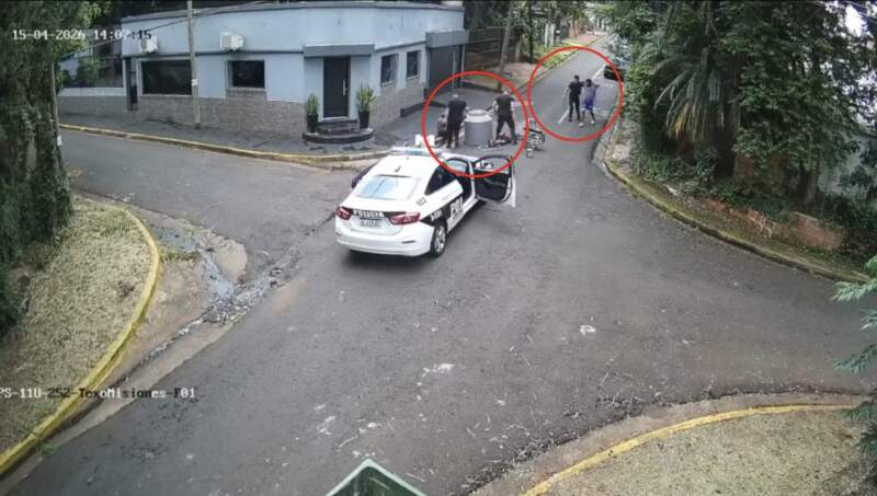 Robo en proceso frustrado por videovigiladores en Posadas: tres ladrones detenidos y objetos recuperados 6 Robo en proceso frustrado por videovigiladores en Posadas: tres ladrones detenidos y objetos recuperados imagen-5