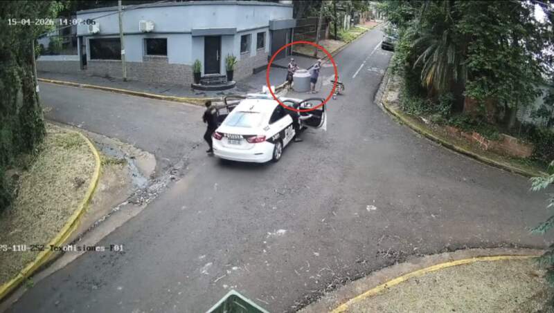 Robo en proceso frustrado por videovigiladores en Posadas: tres ladrones detenidos y objetos recuperados 4 Robo en proceso frustrado por videovigiladores en Posadas: tres ladrones detenidos y objetos recuperados imagen-3