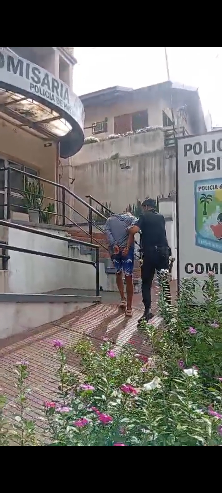 Robo en proceso frustrado por videovigiladores en Posadas: tres ladrones detenidos y objetos recuperados 8 Robo en proceso frustrado por videovigiladores en Posadas: tres ladrones detenidos y objetos recuperados imagen-7