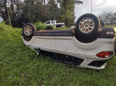 Despiste y vuelco en la avenida Quaranta de Posadas imagen-5
