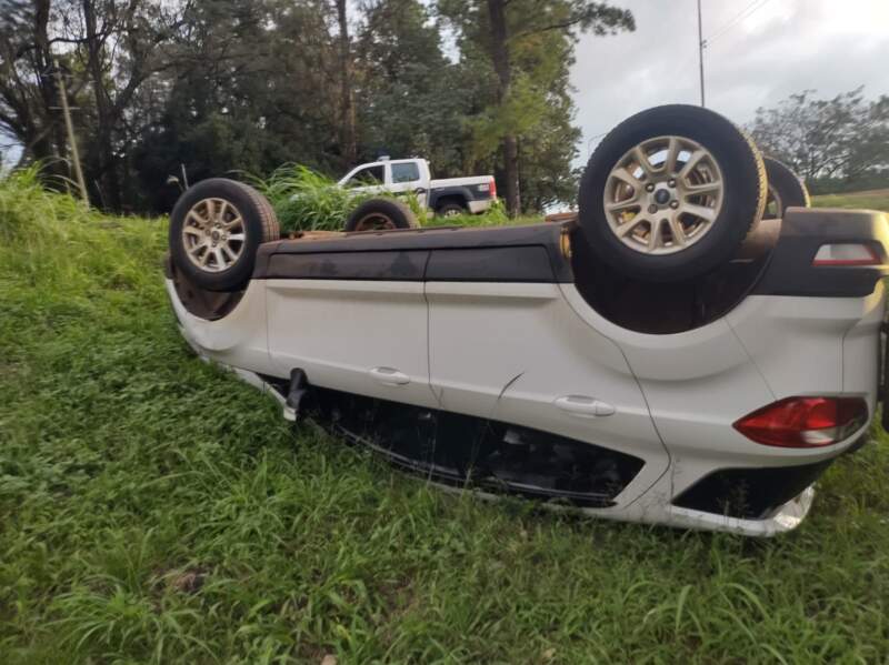Despiste y vuelco en la avenida Quaranta de Posadas imagen-7