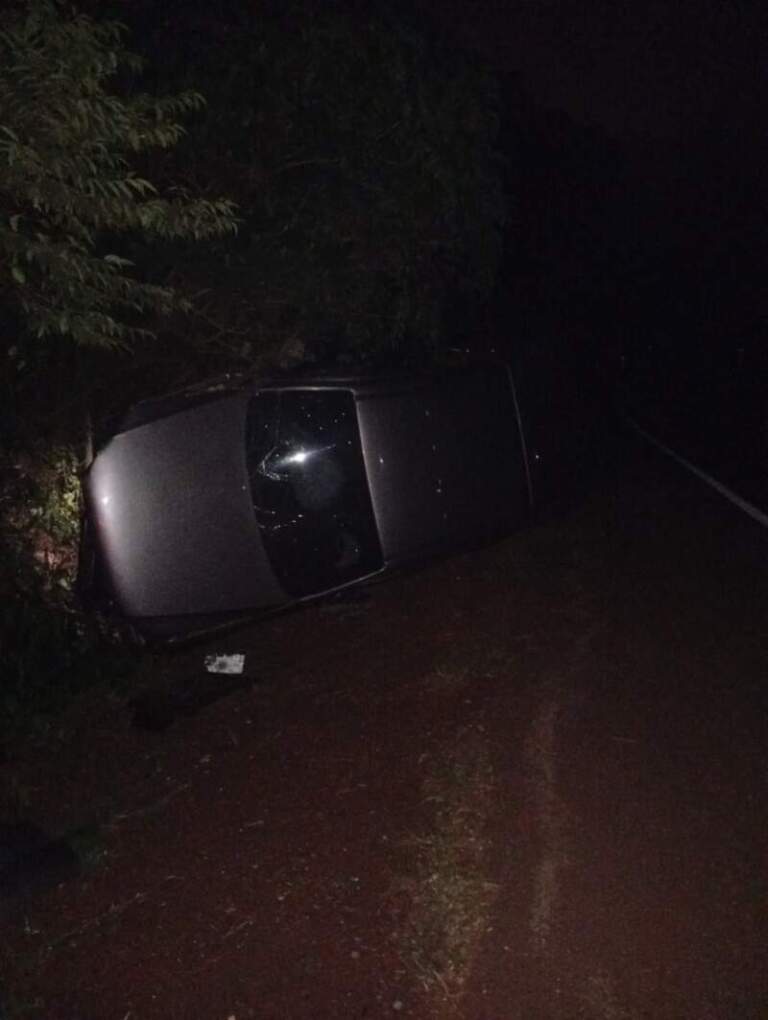 Despistó con su camioneta sobre la Ruta 12 en Puerto Piray imagen-30