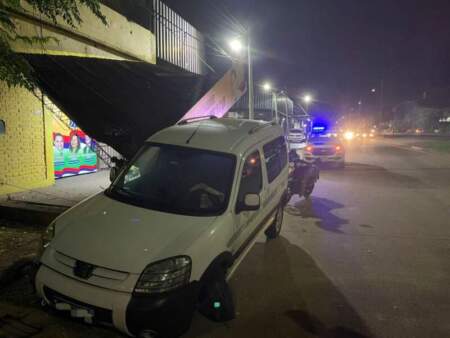 Despistó y chocó contra un cartel en Posadas imagen-5