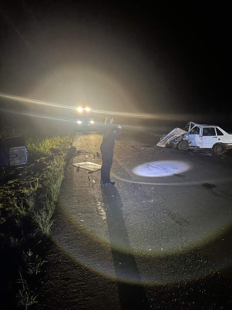 Choque frontal en 25 de Mayo dejó varios lesionados: uno de los conductores quedó atrapado imagen-23