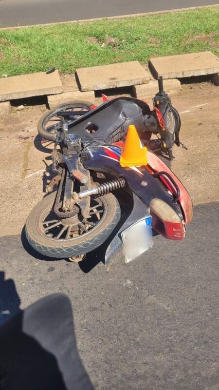 Un motociclista resultó lesionado tras despistar en la avenida Quaranta en Posadas imagen-4