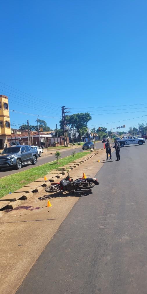 Un motociclista resultó lesionado tras despistar en la avenida Quaranta en Posadas imagen-2
