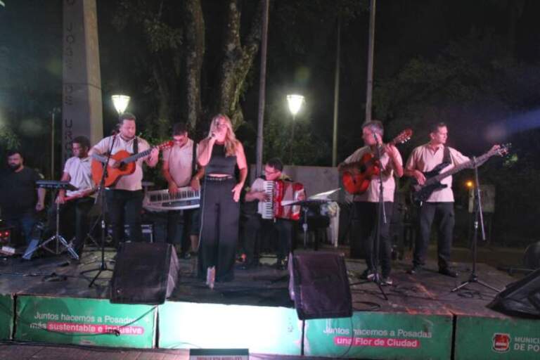 Posadas convocó a vecinos y turistas en el Día del Músico Misionero con un festival en Villa Urquiza Posadas convocó a vecinos y turistas en el Día del Músico Misionero con un festival en Villa Urquiza imagen-26