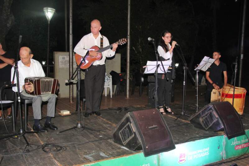 Posadas convocó a vecinos y turistas en el Día del Músico Misionero con un festival en Villa Urquiza imagen-2