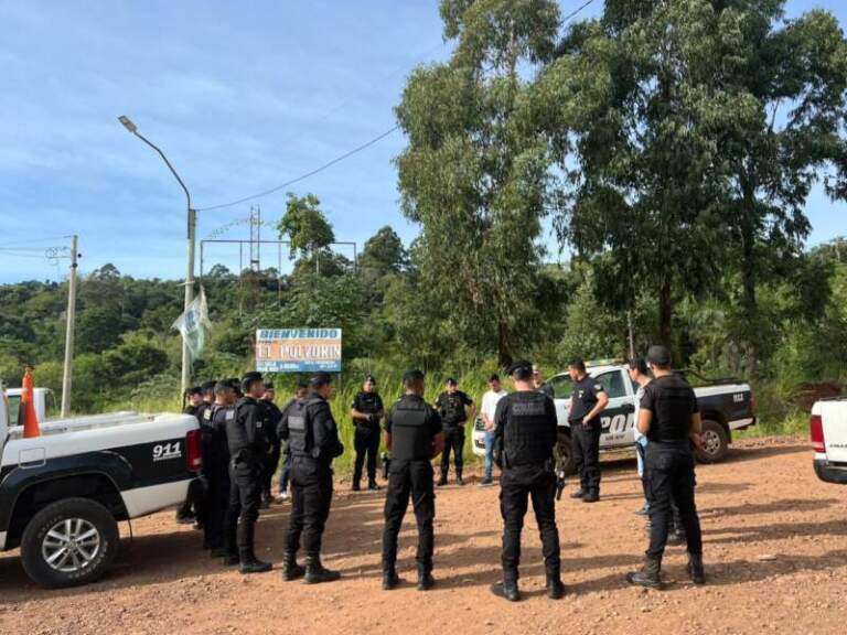 Asesinaron a un hombre a puñaladas en Pozo Azul: dos mujeres resultaron gravemente heridas Asesinaron a un hombre a puñaladas en Pozo Azul: dos mujeres resultaron gravemente heridas imagen-25