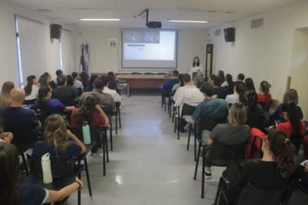 Entre el quirófano y el aula: residentes del Madariaga debaten el manejo interdisciplinario de patologías complejas imagen-5
