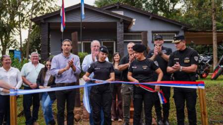 "Estamos logrando que nuestra querida Policía sea de aproximación, que esté cerca de la gente", dijo el Gobernador en la inauguración de un Destacamento en Eldorado imagen-2