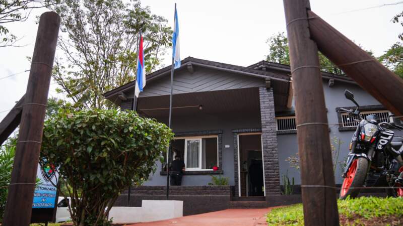 "Estamos logrando que nuestra querida Policía sea de aproximación, que esté cerca de la gente", dijo el Gobernador en la inauguración de un Destacamento en Eldorado imagen-2