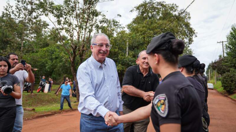"Estamos logrando que nuestra querida Policía sea de aproximación, que esté cerca de la gente", dijo el Gobernador en la inauguración de un Destacamento en Eldorado imagen-4