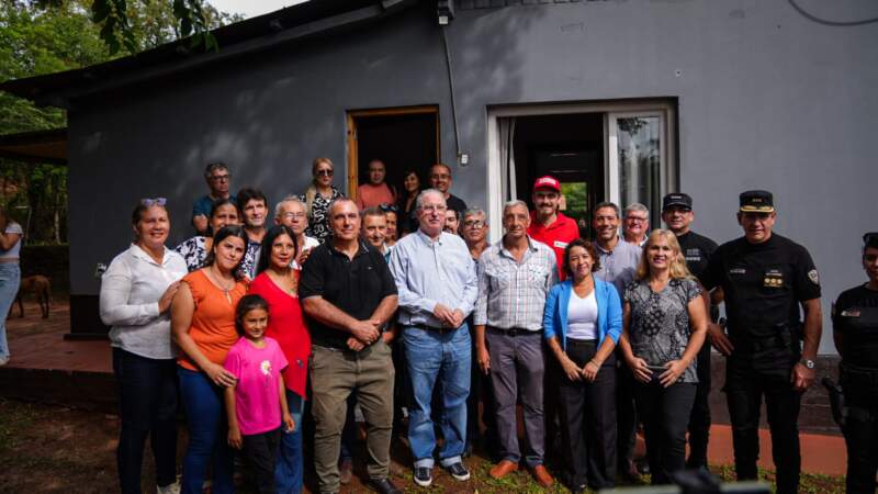 "Estamos logrando que nuestra querida Policía sea de aproximación, que esté cerca de la gente", dijo el Gobernador en la inauguración de un Destacamento en Eldorado imagen-6