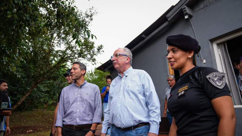 "Estamos logrando que nuestra querida Policía sea de aproximación, que esté cerca de la gente", dijo el Gobernador en la inauguración de un Destacamento en Eldorado imagen-14