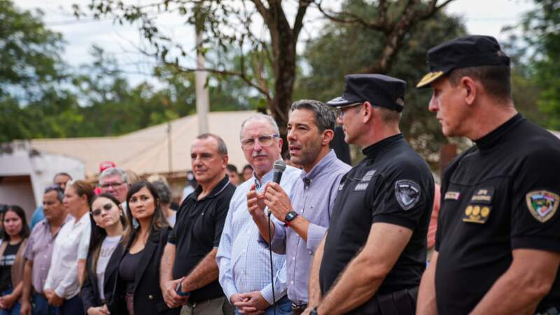 "Estamos logrando que nuestra querida Policía sea de aproximación, que esté cerca de la gente", dijo el Gobernador en la inauguración de un Destacamento en Eldorado imagen-12