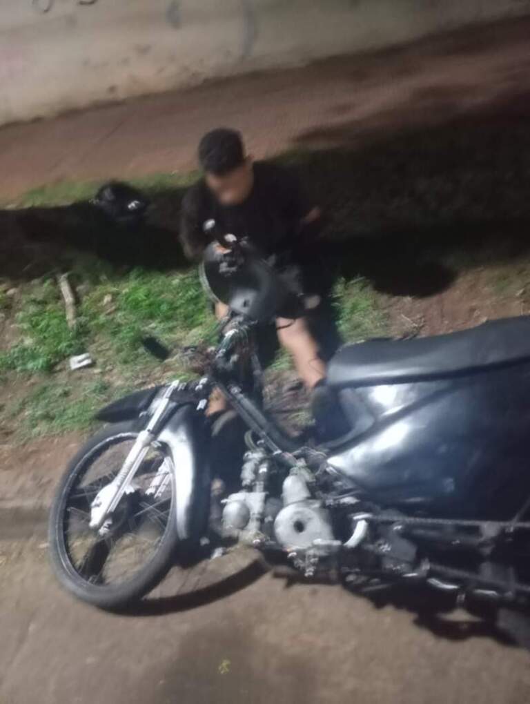 Cruzó semáforos en rojo, huyó en contramano y terminó detenido en Posadas Cruzó semáforos en rojo, huyó en contramano y terminó detenido en Posadas imagen-33