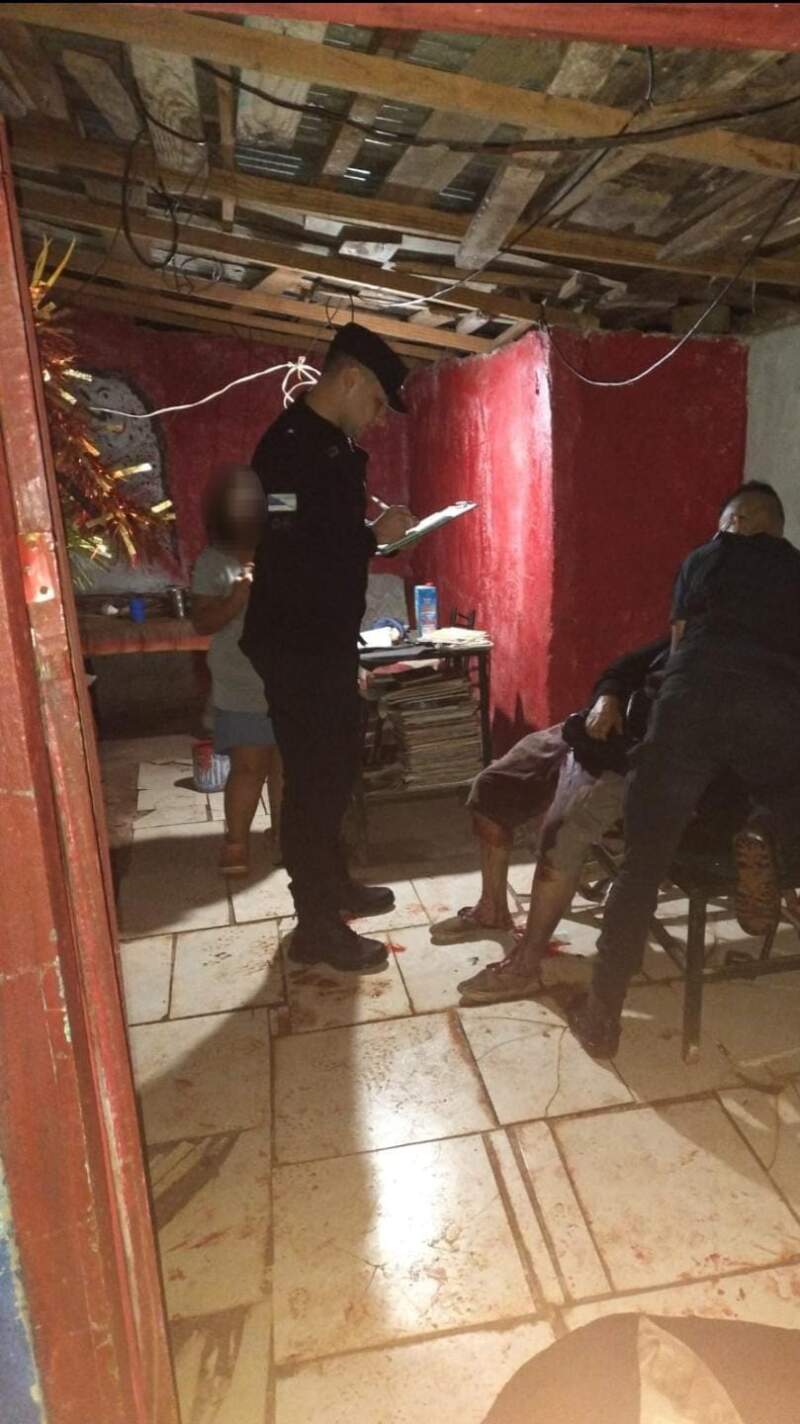 Irrumpió en la casa de su ex pareja y apuñaló a un hombre en el pecho: lo buscan intensamente en Eldorado imagen-12