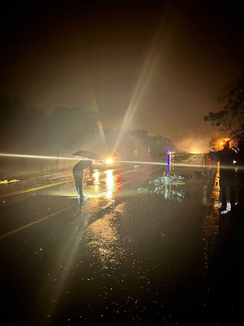 Terminó inconsciente tras despistar en moto: viajaba con su hija, que también resultó herida imagen-2